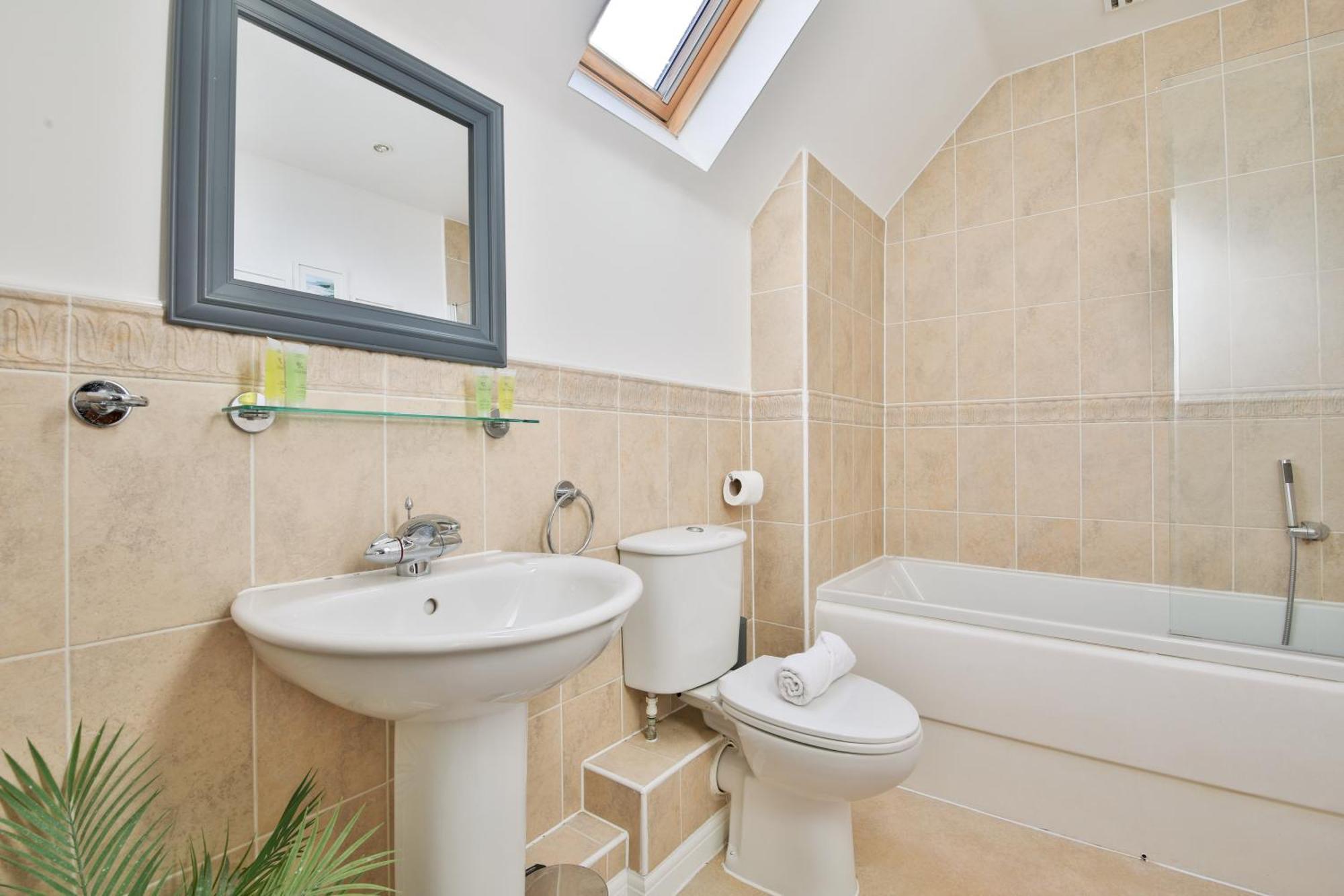 Stayright 2 Bed Beach House With Private Parking- Next To Barry Beach And Jackson Bay 外观 照片