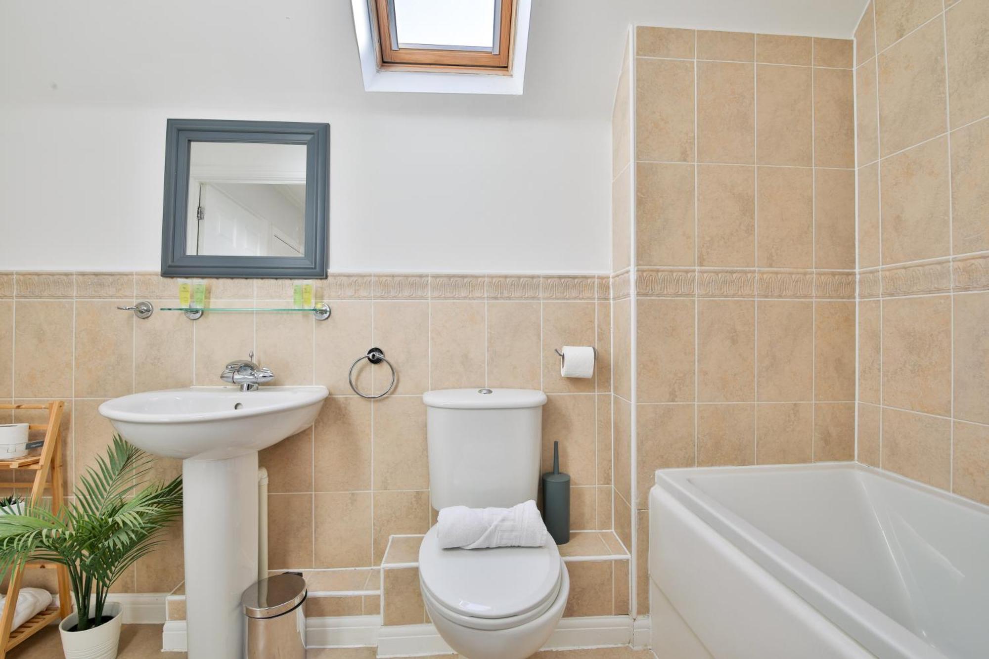 Stayright 2 Bed Beach House With Private Parking- Next To Barry Beach And Jackson Bay 外观 照片