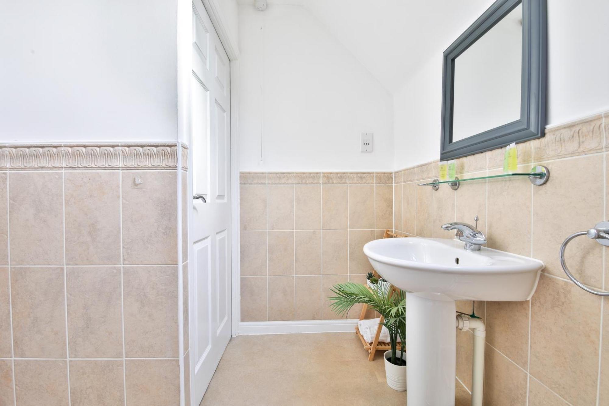 Stayright 2 Bed Beach House With Private Parking- Next To Barry Beach And Jackson Bay 外观 照片